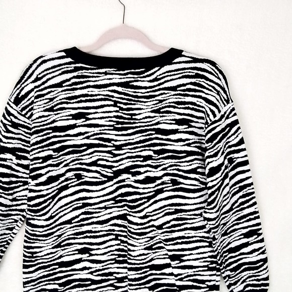 Adrianna Papell Knit Sweater Size Medium‎ In Black White Zebra Print - Picture 6 of 10